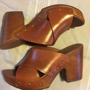 NWOT beautiful leather clogs